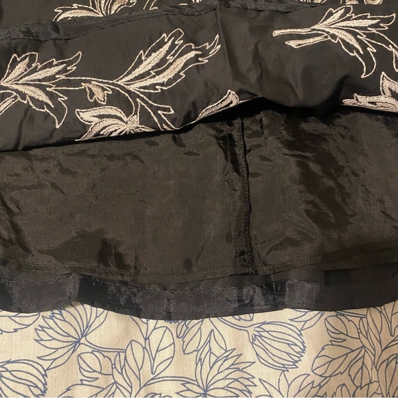 Ann Taylor Loft black and white embroidered A-line skirt - Picture 4 of 5